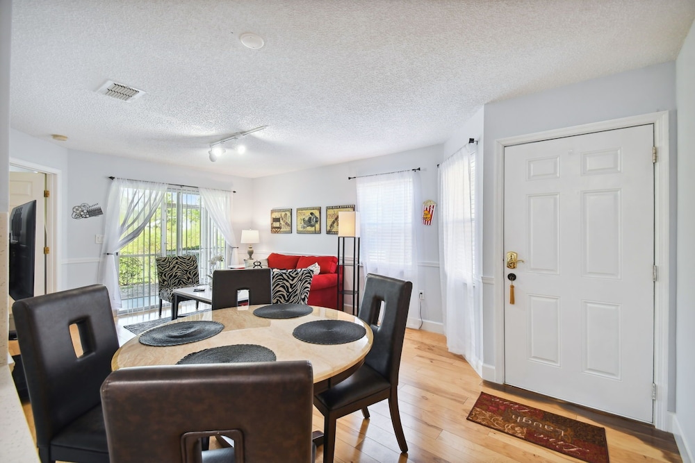 Modern Mickey Contemporary Home Slps 7 - Image 3