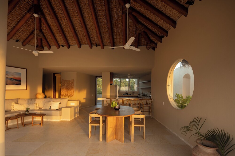 Beachfront Condo Los Panchos 301