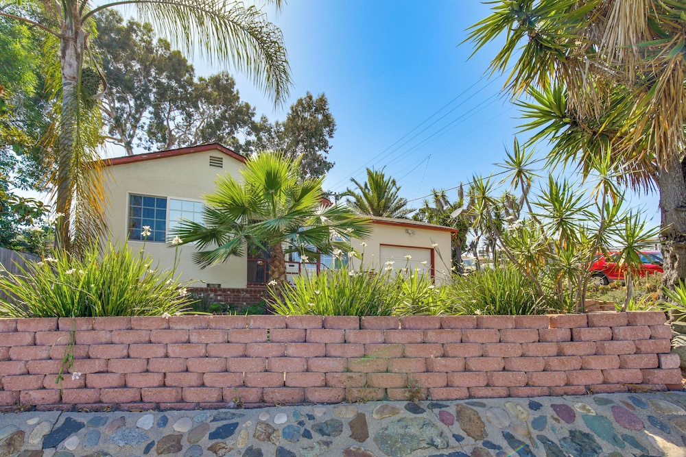 Dog-friendly California Home w/ Patio, Near Hiking
