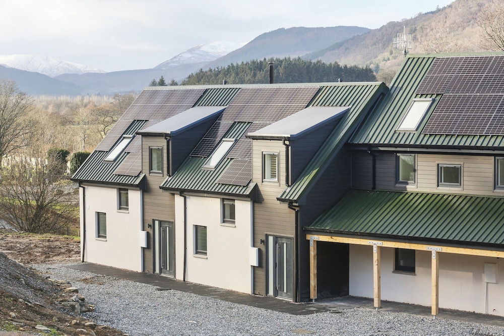 27 Strathtay Lodges