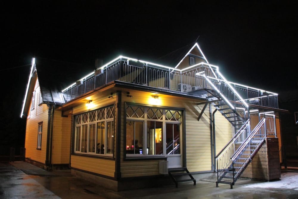 Hotel Embrace Guestrooms & Apartments - Image 1