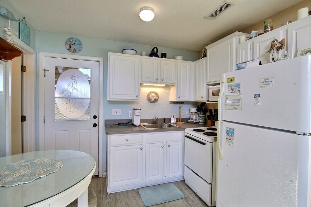 2 Cabana By The Sea Studio Bedroom Condo by RedAwning view 5