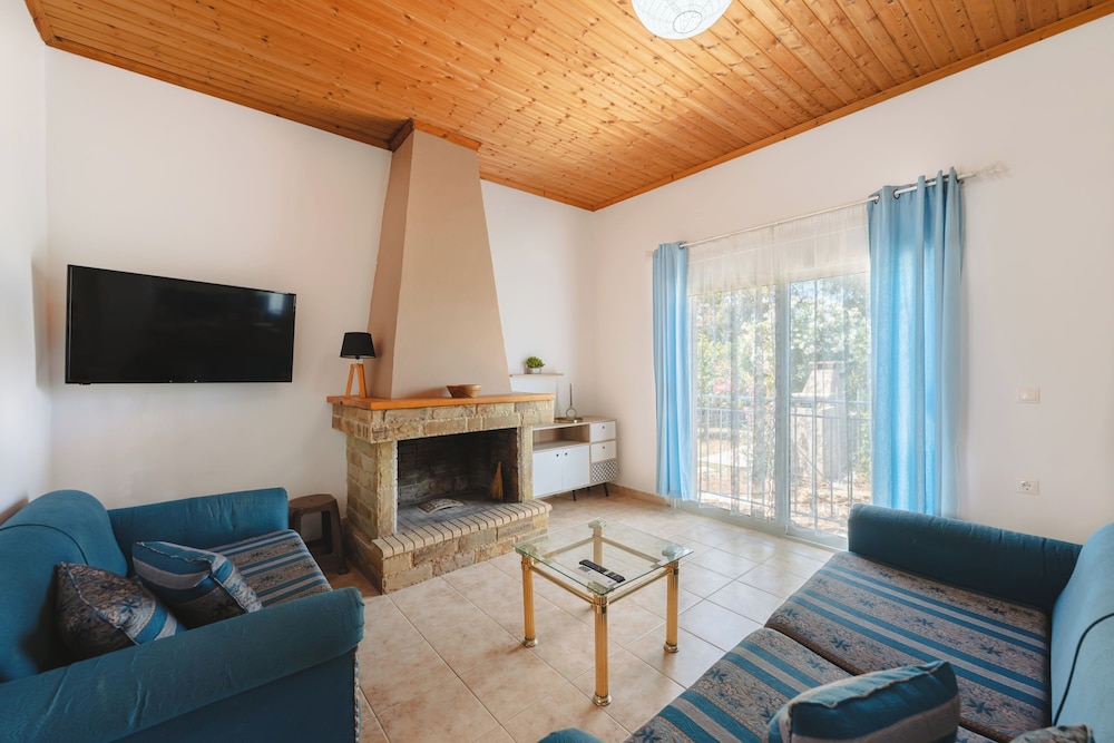 To Pournari Beachside Garden House