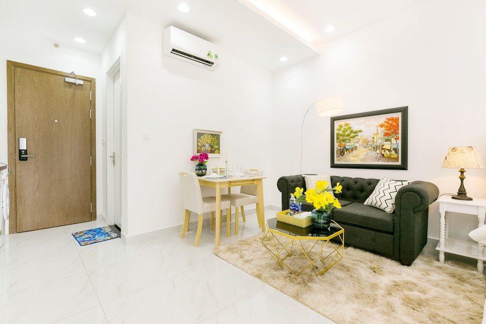 Jennifer House - Millenium Apartment