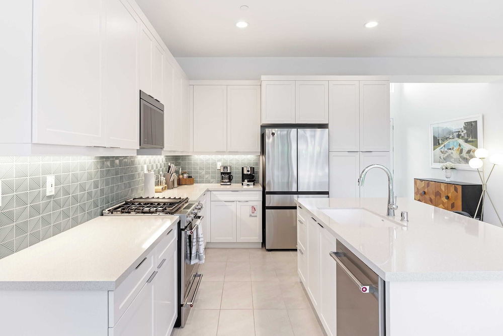 Lumen at Tahquitz: New Build With Pool, Fire Pit & Designer Interiors