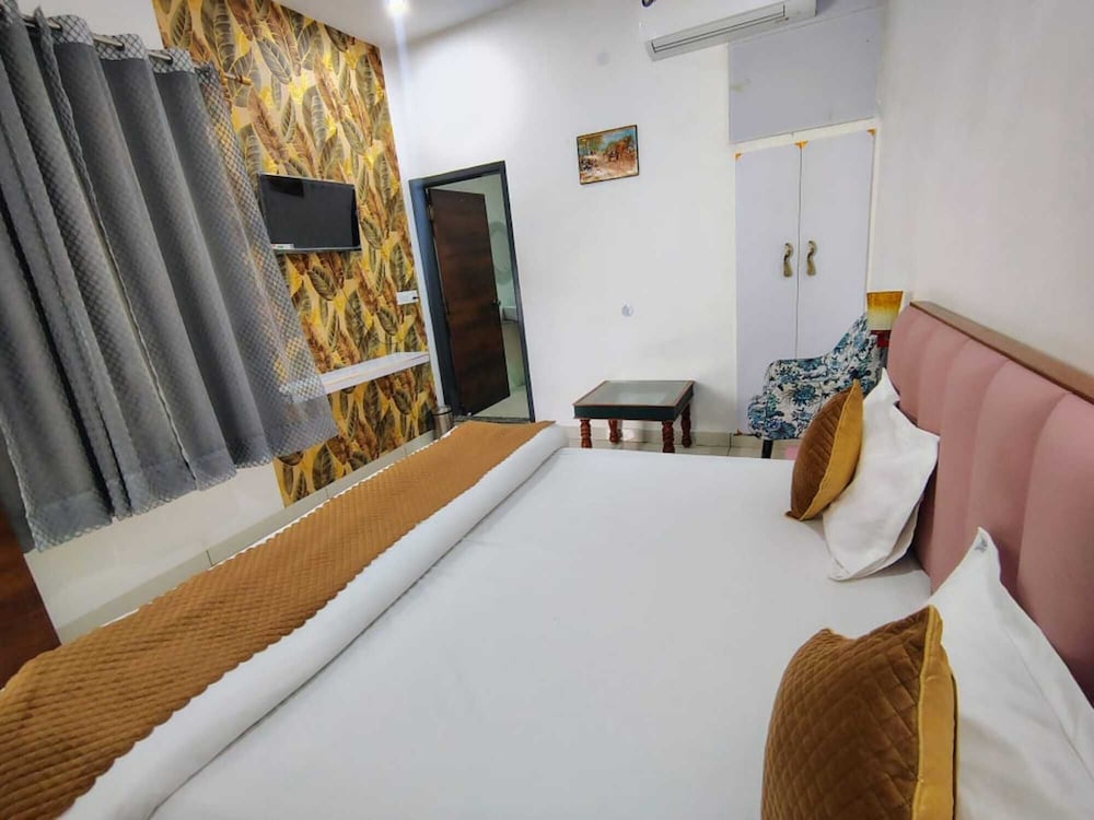 Baba Sundaram Hotel & Restaurant