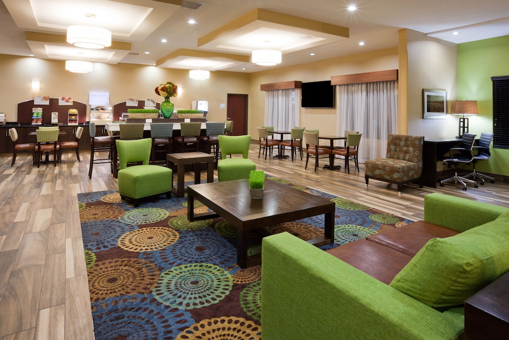 Holiday Inn Express & Suites Davenport by IHG - Image 3