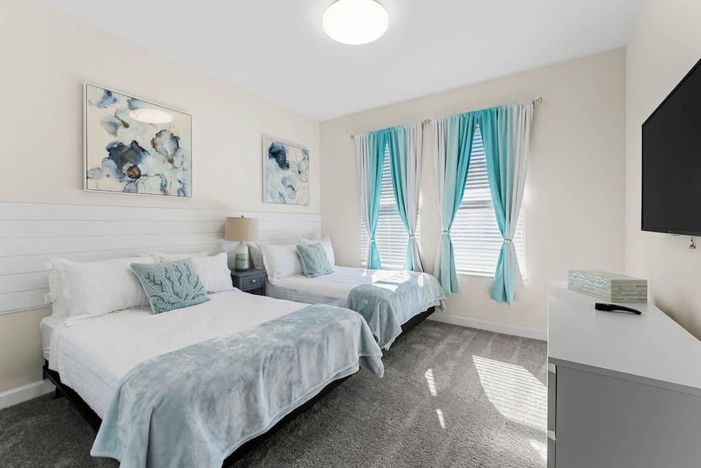 Sophisticated 6BR at Storey Lake Sl2766