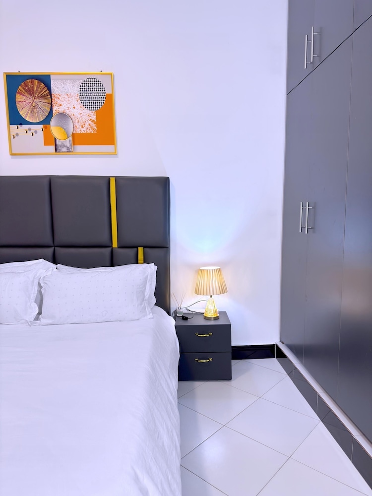 B&S Luxe Living
