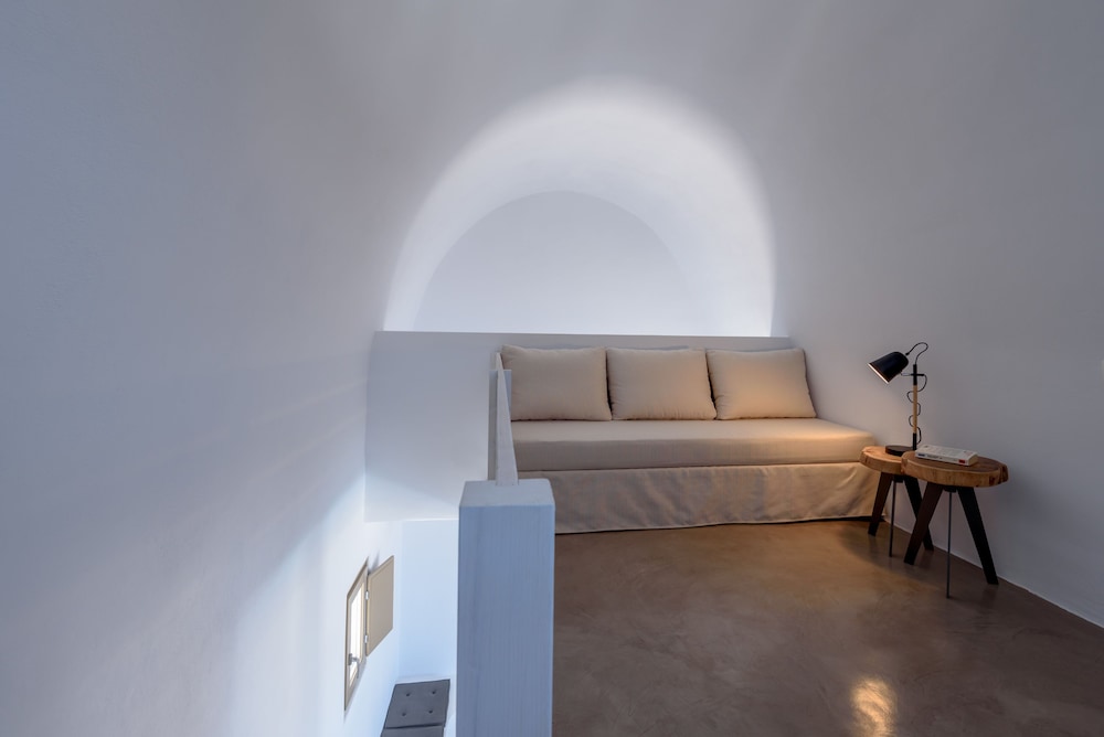 Earino Suites & Villas