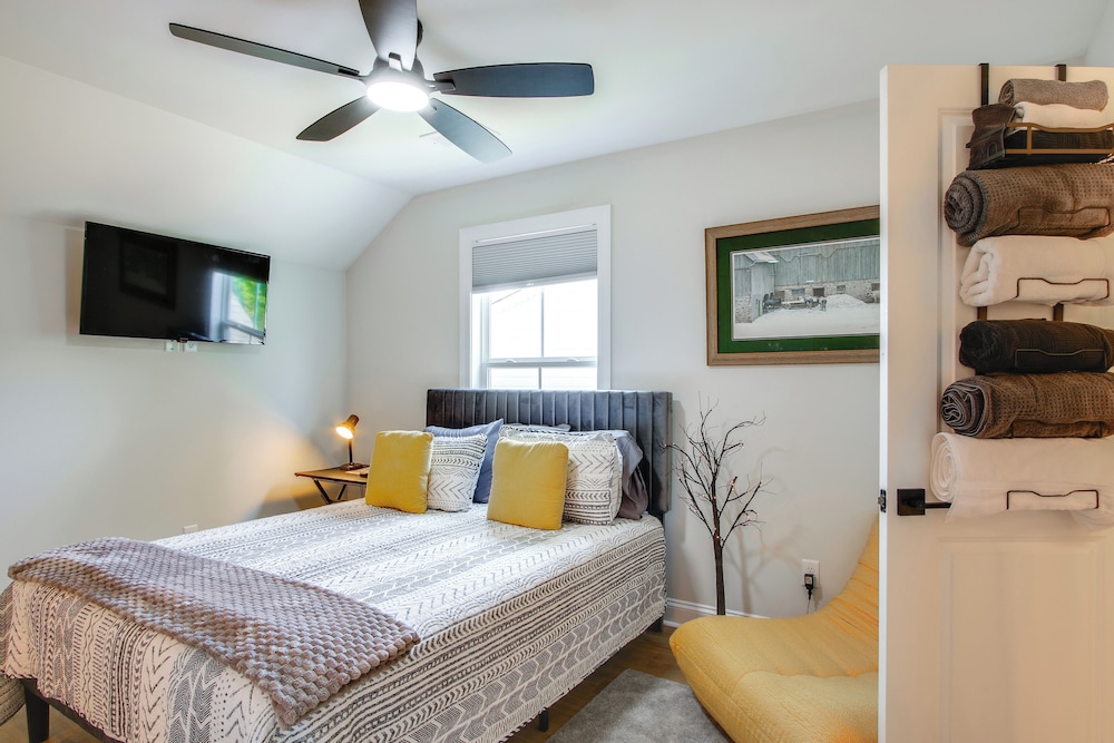 Walk to Marina: Lake Greenwood Retreat w/ Hot Tub