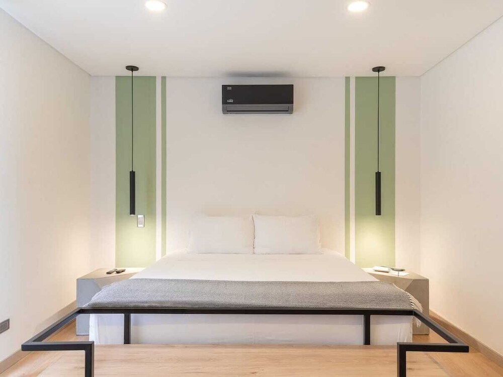 Spectacular 3 BR w/ Balcony in Laureles Medellín