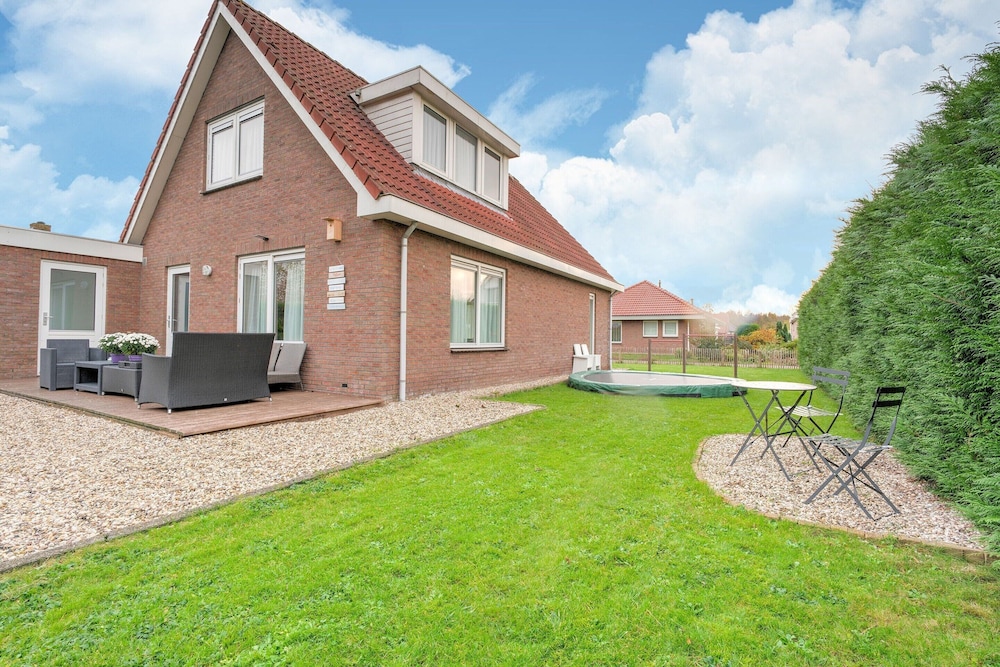 Captivating Holiday Home in Zeewolde near Forest view 5