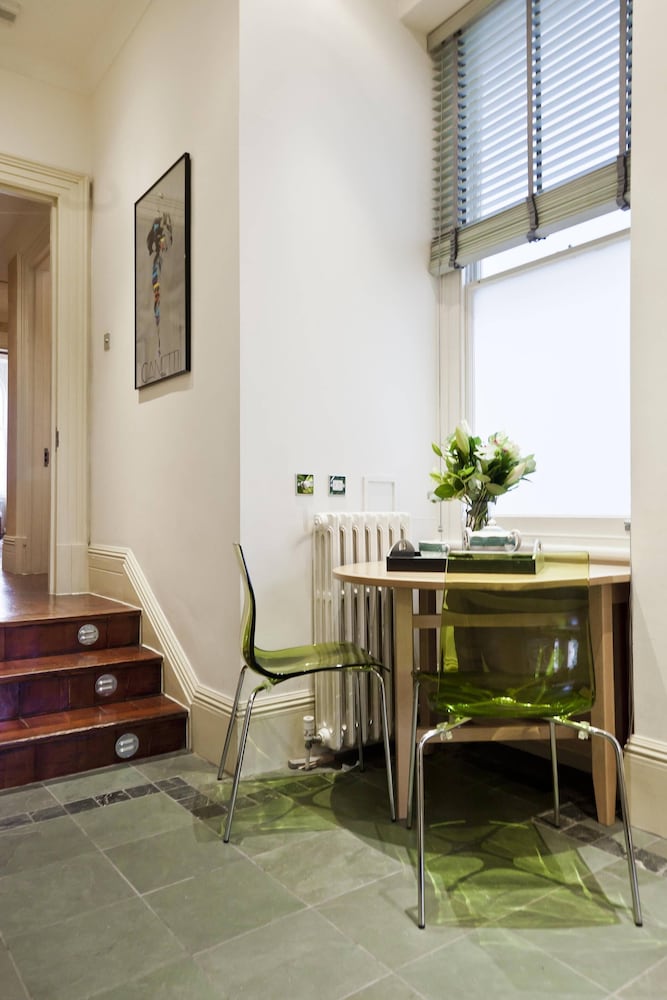 Gledhow Gardens by Onefinestay