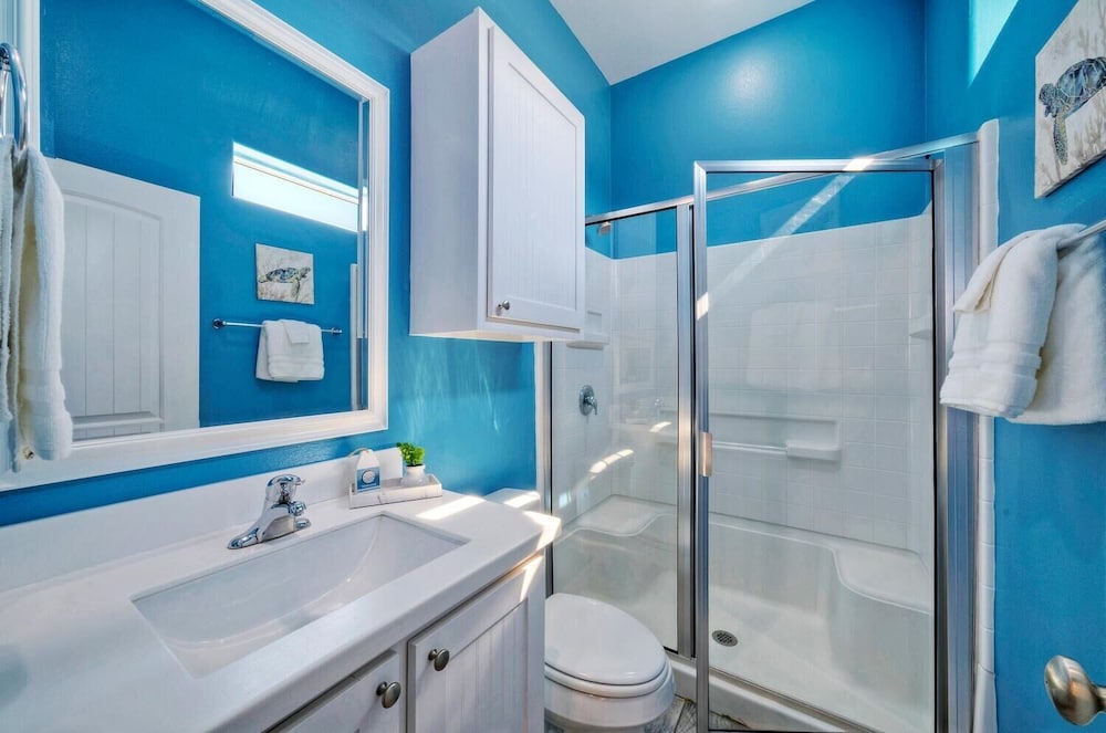 2 Blocks to the Beach, Pool, Patio w/ Bar Awave From it All by Avantstay view 2