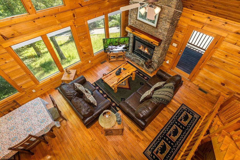 Secluded 3BR Cabin w Hot Tub Dog Friendly Sleeps12