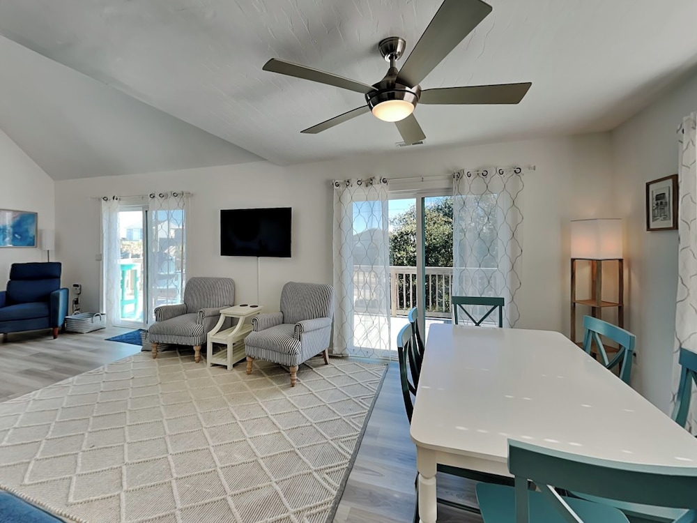 Pelican Place by Carolina Retreats