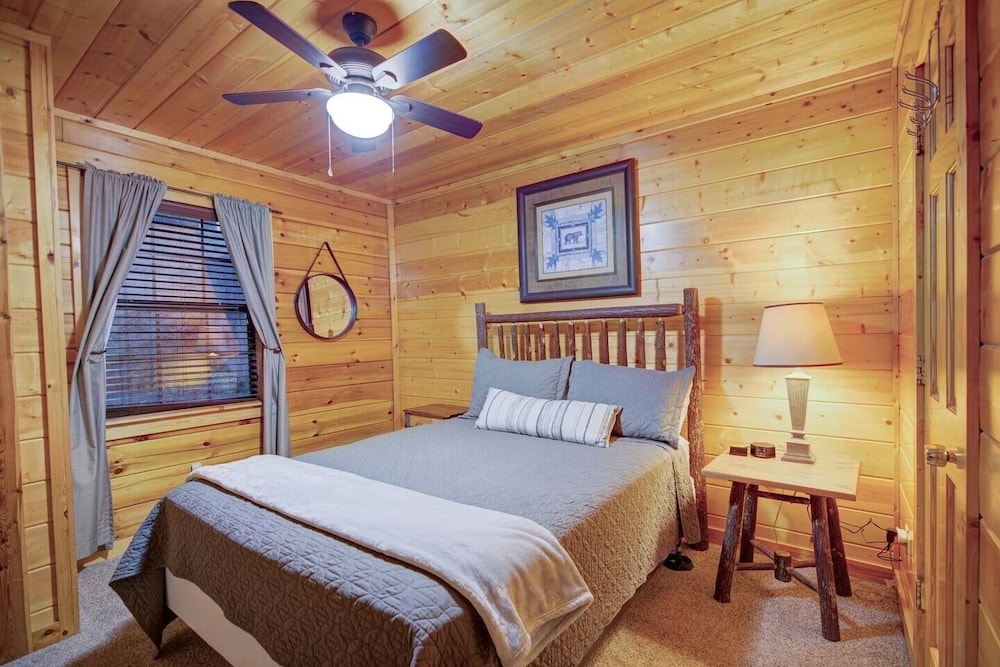 All Ya Need 4 Bedroom Cabin