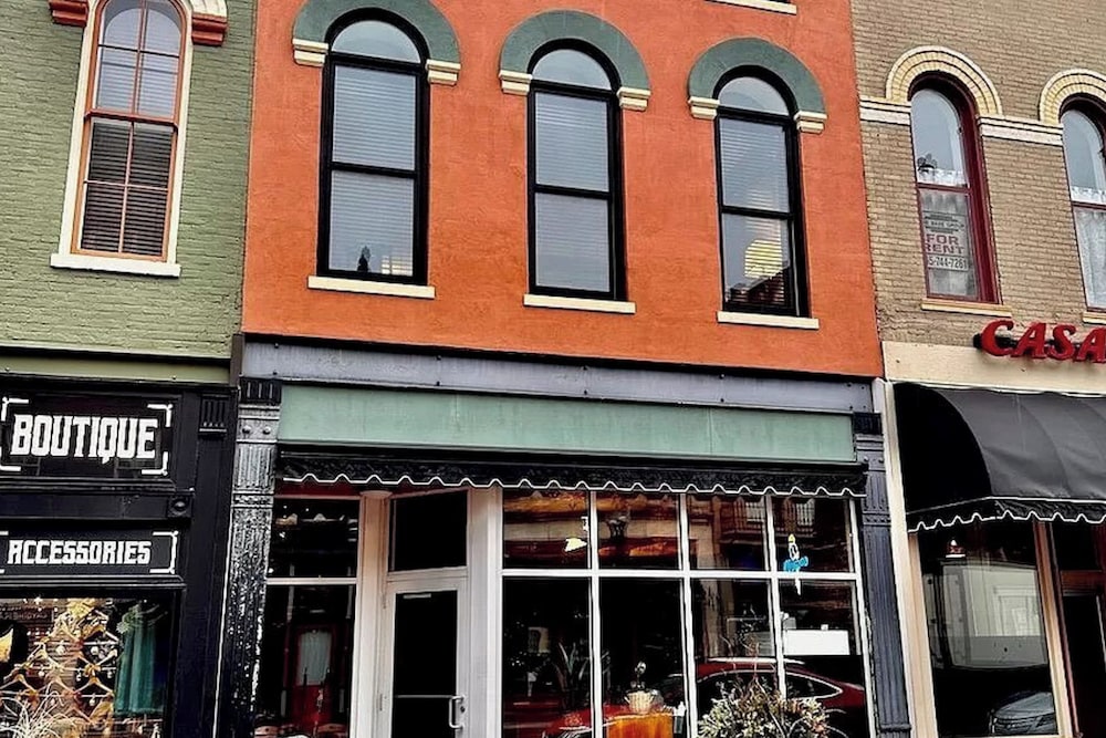2BR Updated Dtwn Condo: Streaming, Patio, W & D