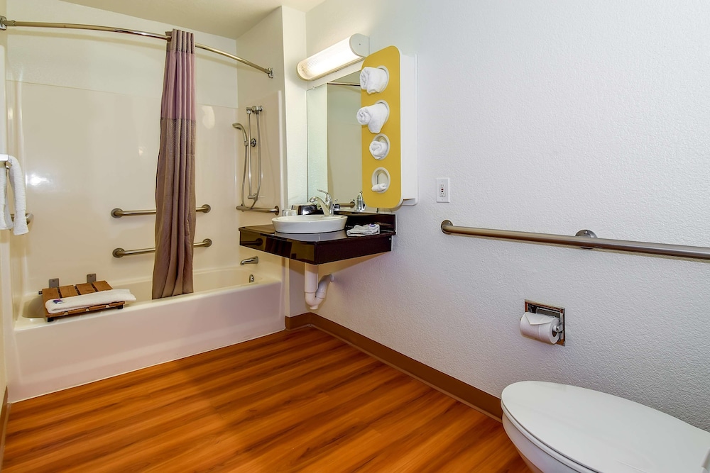 Motel 6 Riverside, CA - South