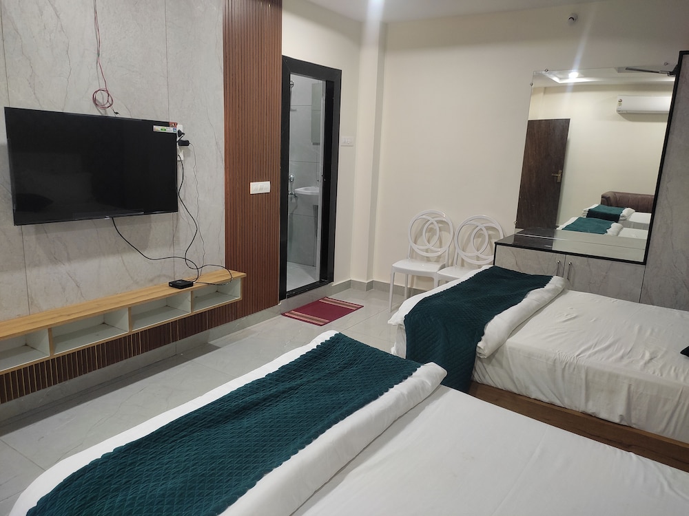 Hotel NVR Grand