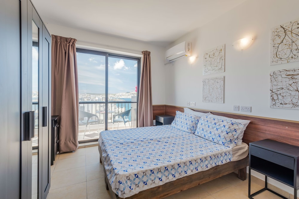 Seashells Seaview Penthouse With Hottub photo 2