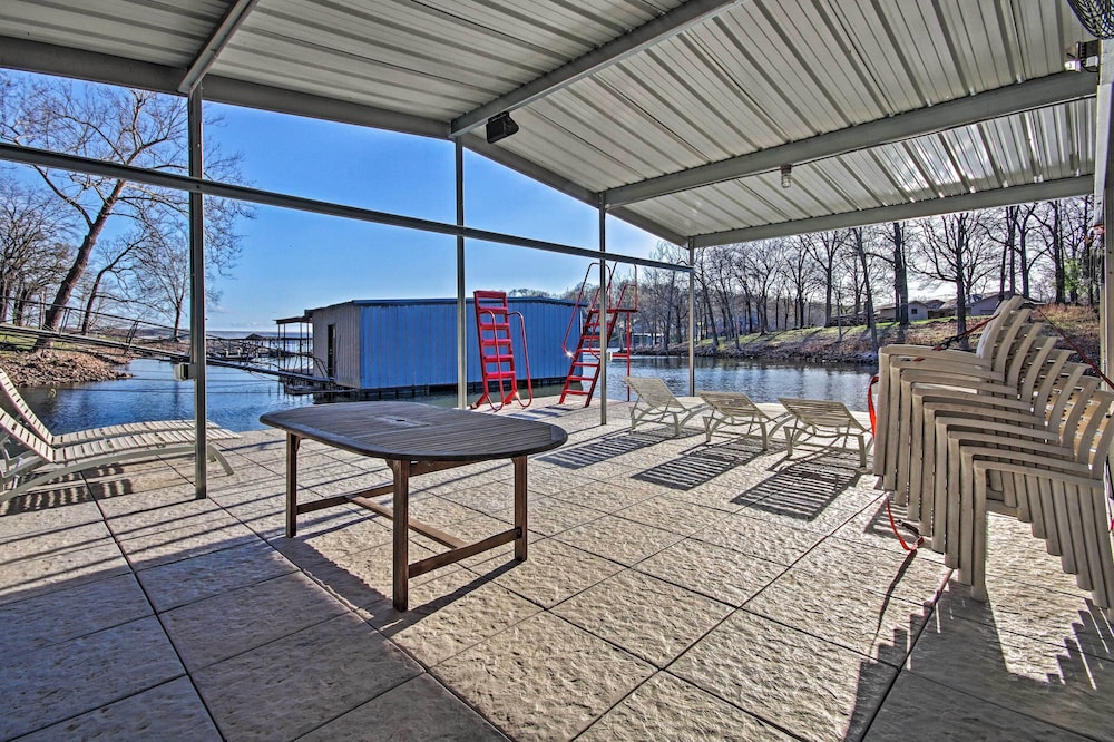 Fire Pit & Boat Slip: Waterfront Grove Getaway view 3