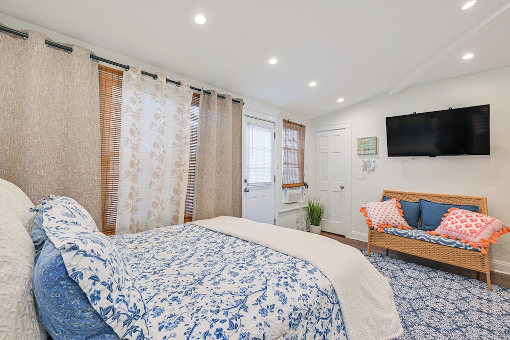 Walk to Ocean: Pet-friendly Home in Long Beach! view 5