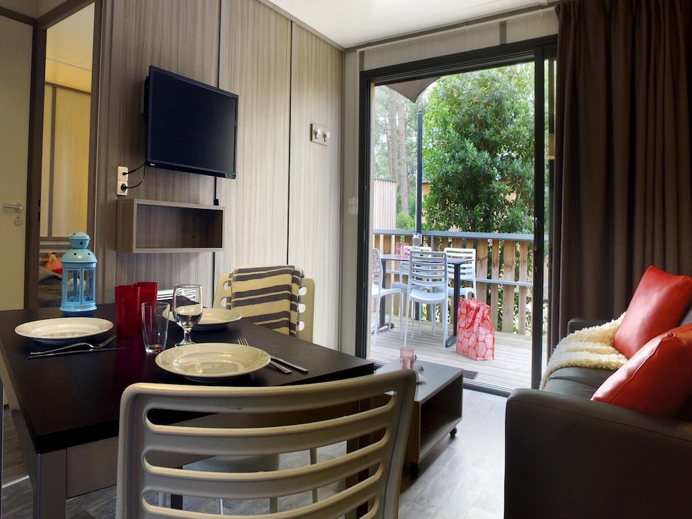 Apartment by Opal Coast Beach With Pool Access