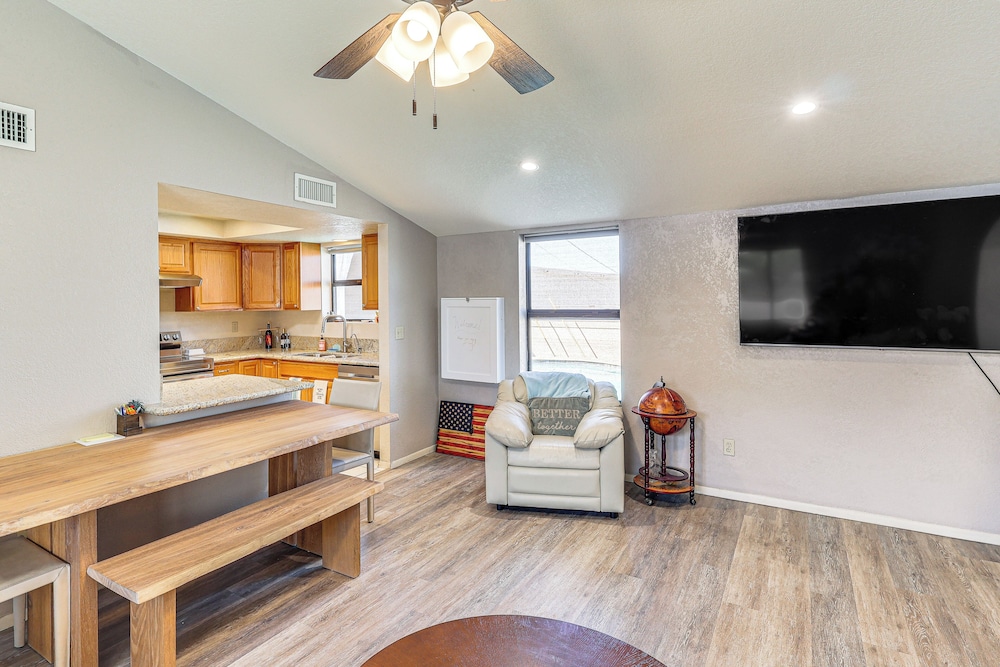 4 Mi to Beach & Boat Ramp: Lake Havasu City Abode!