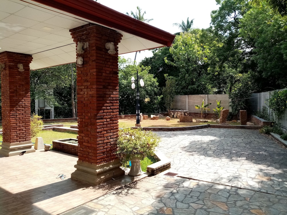 The Crown Hotel Dambulla view 5