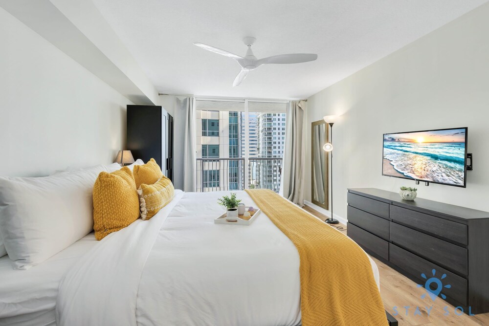Modern 1-br Condo in Upscale Brickell Locale