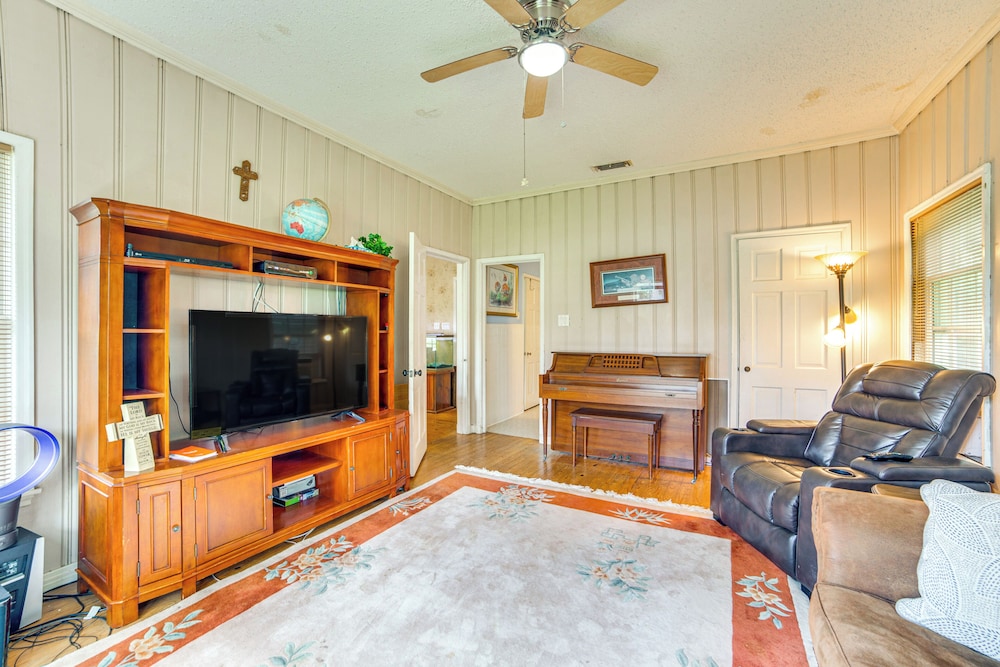10 Mi to Lake Palestine: South Tyler Location!