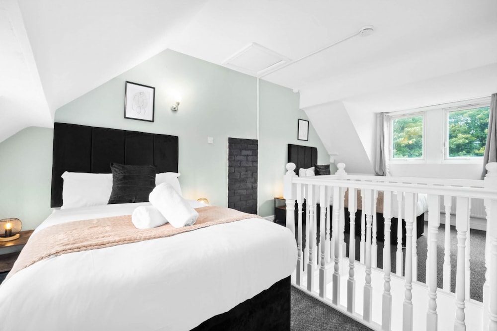Spacious Home in Harborne view 4