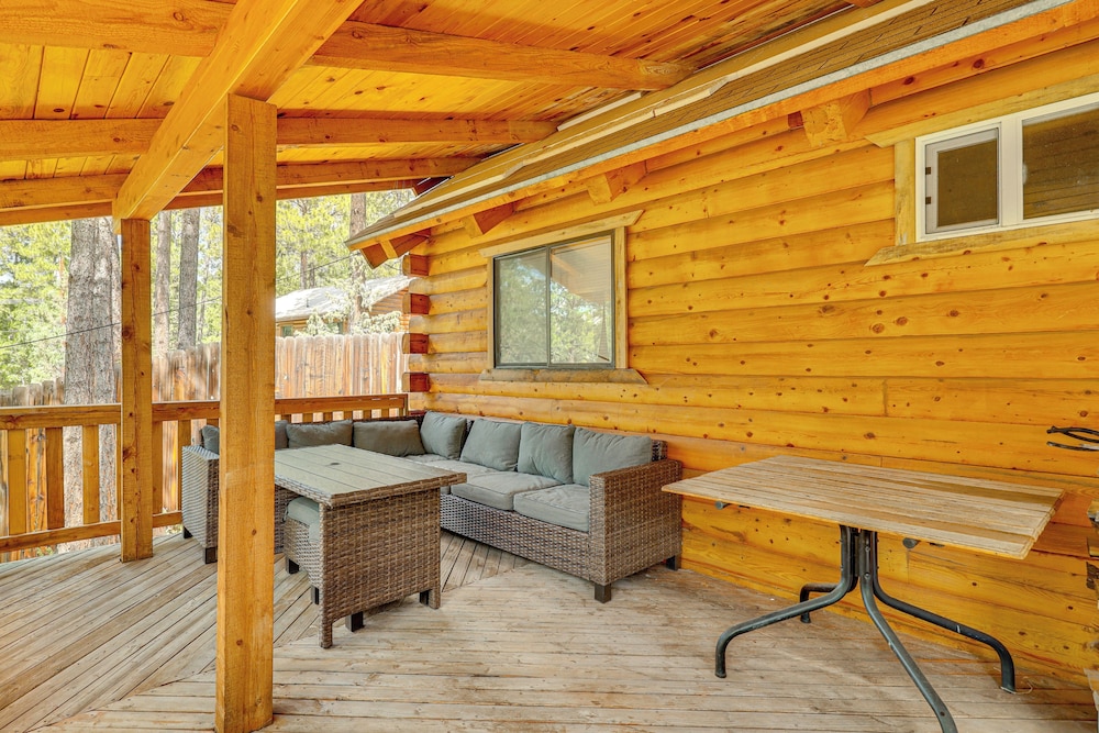 Alpine Cabin w/ Deck: 3 Mi to Luna Lake!