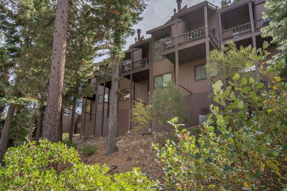 Hawk's Eye by Avantstay Cozy Condo w/ Views & Access to Northstar Resort Community view 4