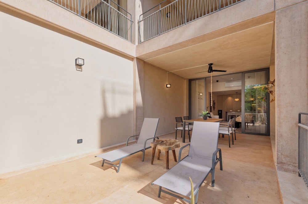 Corasol Modern Apt with Terrace
