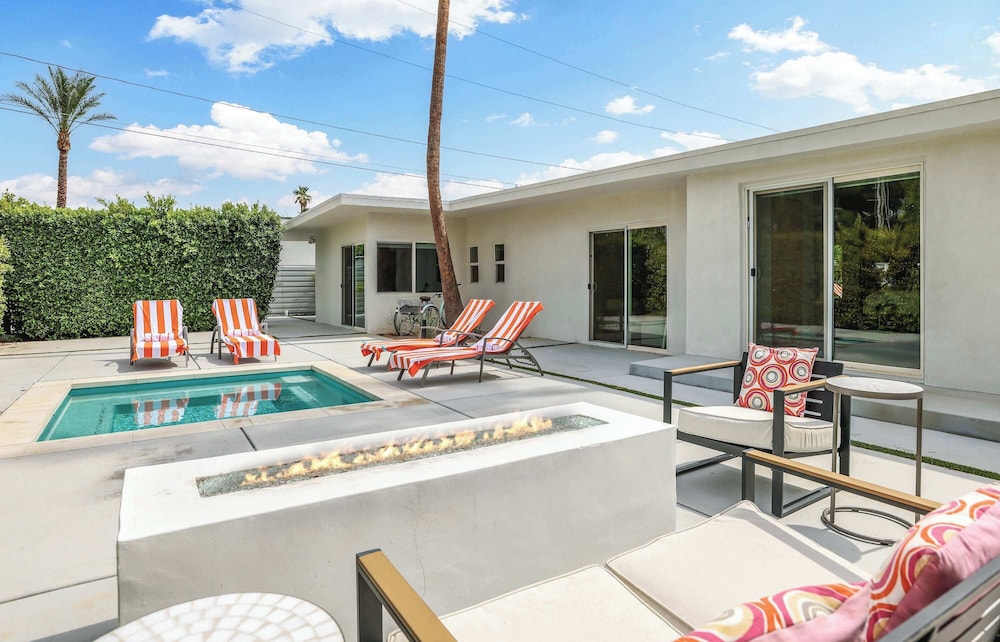 Villa L'orange Pool and Hot Tubs