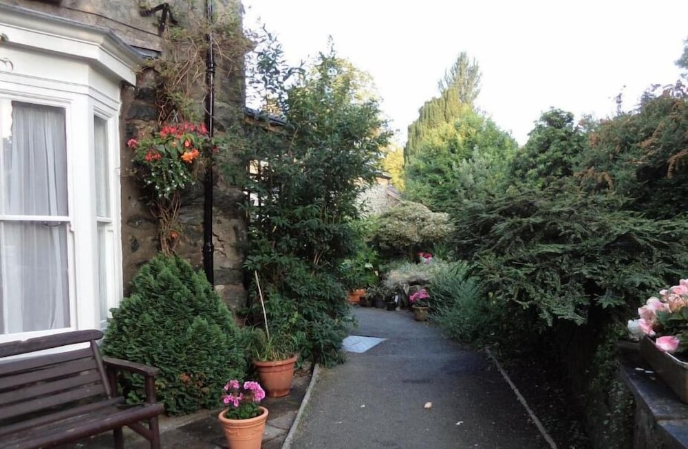 Ivy House