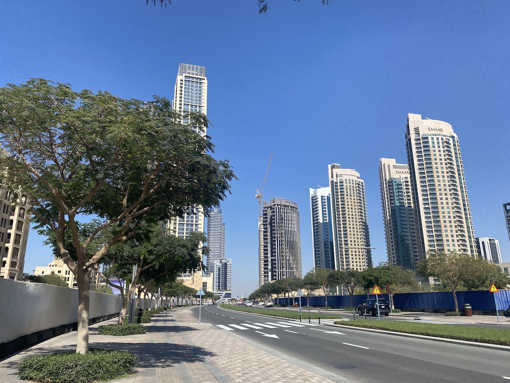 HiGuests - Burj Al Nujoom Tower