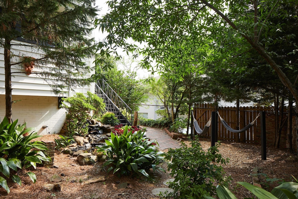 Apt1 Edenbrae - Serene Walkable Modern Retreat Named Best in Bham
