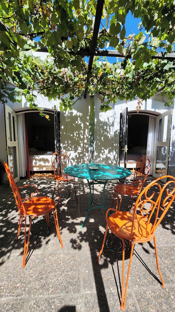 El Cerquero, Guest House