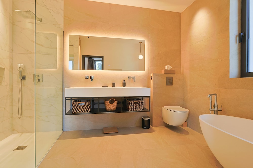 Villa Deva - 5 Bedrooms - Heated Pool