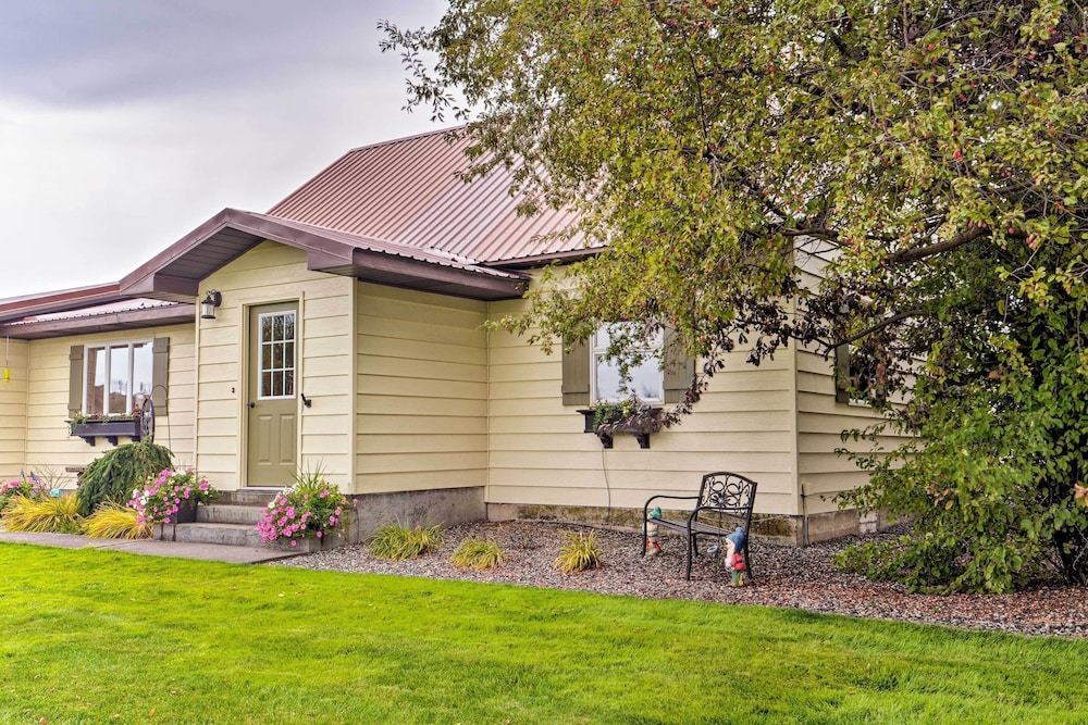 Farmhouse in Country Setting Near Gravity Hill view 4