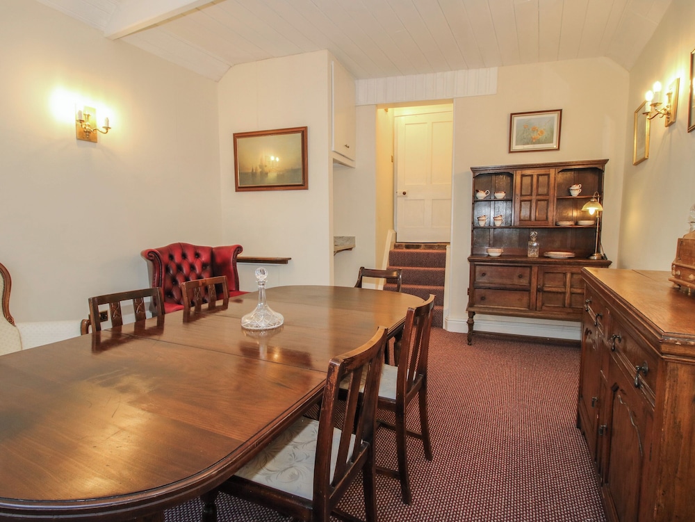 34 The Wharfage