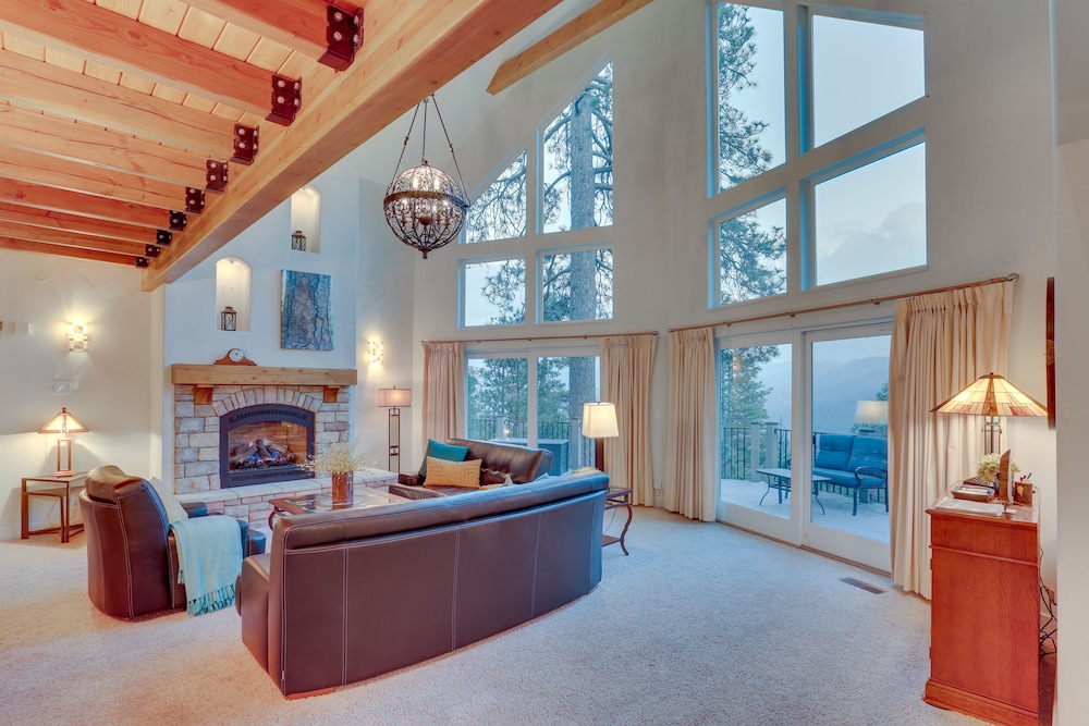 Beautiful Lake Arrowhead Cabin w/ EV Charger view 5