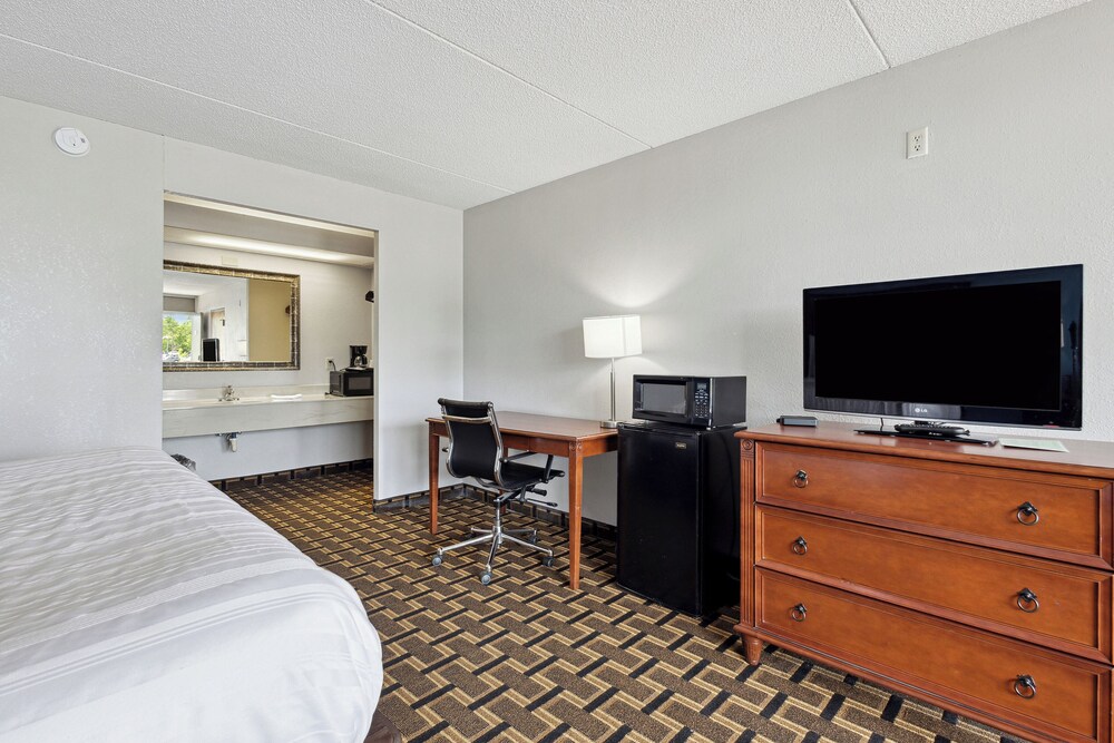 Relax inn by OYO Greeneville Near Hwy US-321