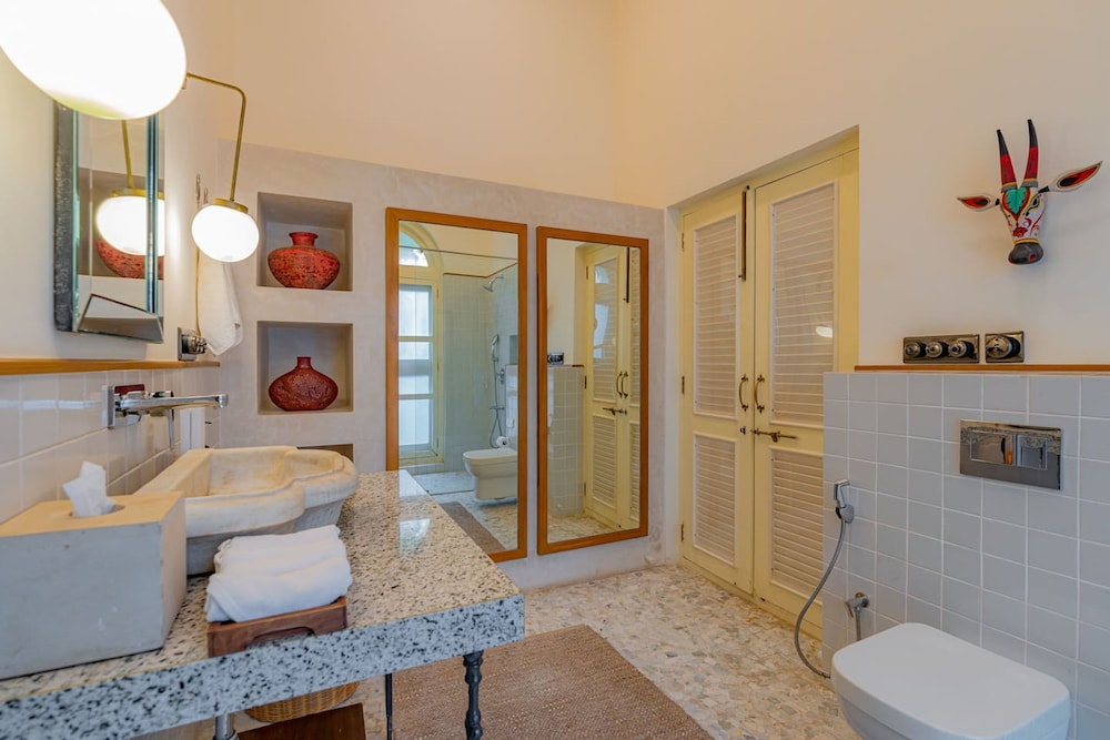 Loto Bianco by Hireavilla -4br w Pvt Pool Siolim