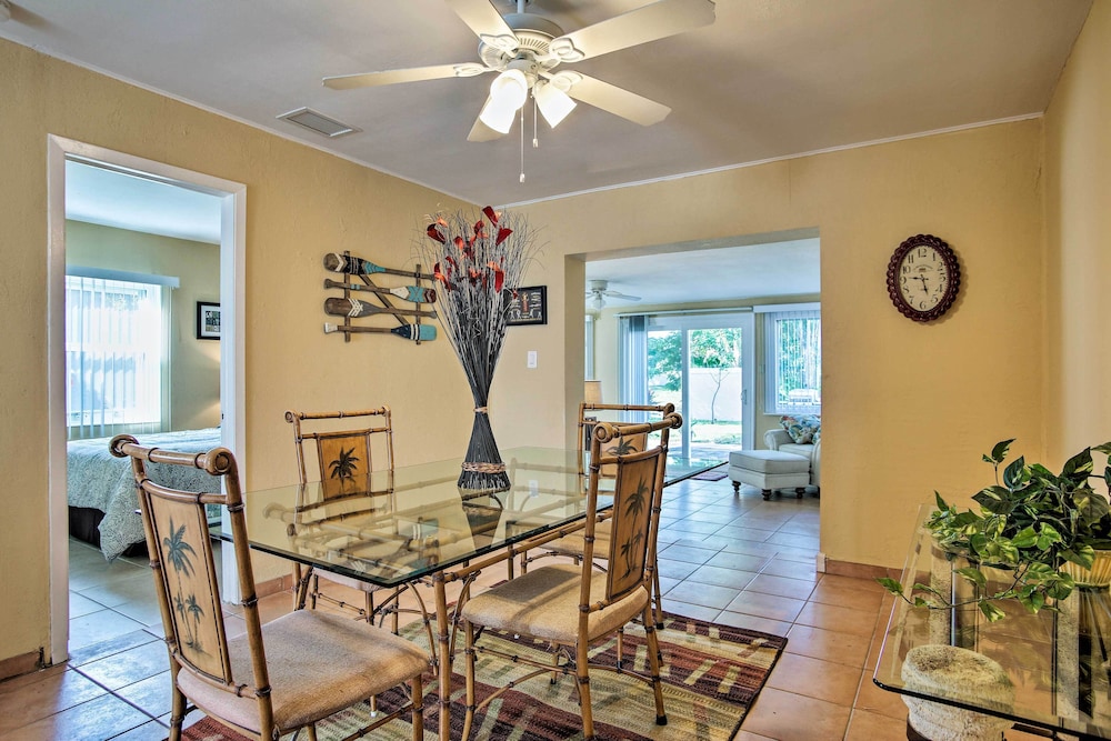 Ft. Lauderdale Townhome on Canal - 3 Mi. to Beach!