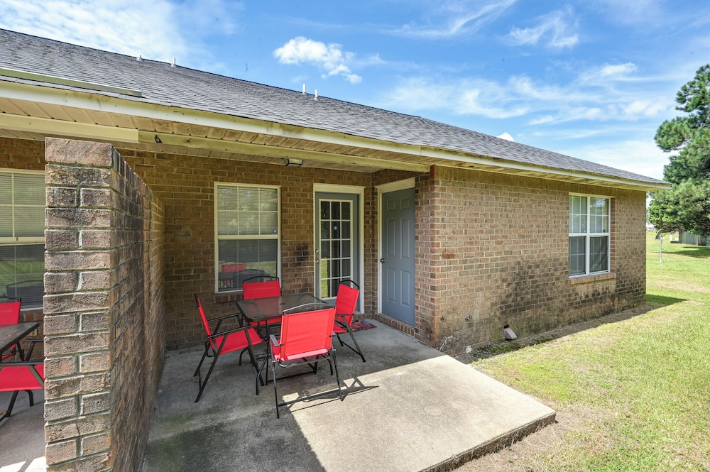 Pirate Game Day Base: Greenville Home Near Campus!